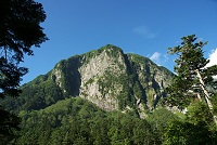 ������������i�ނ��тɌ`���ς���Ă䂭�B