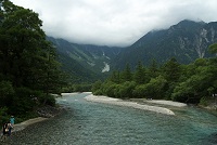 �x�򂩂牜���O�䂪�����邪�_�ɕ����Ă��܂����B