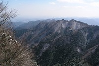 これからゆく馬頭刈尾根を遠望～　