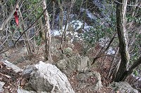 岩場を下ったり。