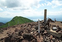 �j���x�R���i1637���j�ɓ����B�������ɂ͒j�x�Ɠc��΁B