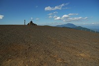 �ĐX�R�R���͉ΎR�I���~���l�߂��Ă����B