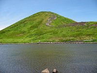 �ڂ̑O�ɂ͍���o�����j���x���Y��I