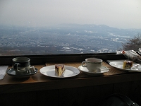 �z�e���̃��E���W����̒��߁B���₪�o�Ă����������s�⍲�v�s�A�����x�A�x�m�R�Ȃǂ����n����B