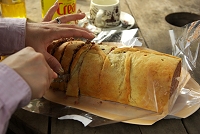 �P�Q�����ɐ؂蕪����̂̓n�b�����ł����B�\�z�ȏ�ɏ_�炩���̂Ő؂�ɂ����ł��B