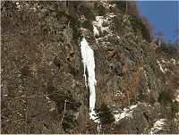 �ݕǂɓ������ꂪ�����Ă����B