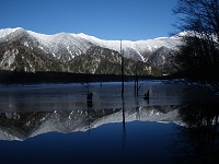 ��������̉f�鐅�ʂ��������B