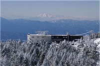 �R���w�̌������ɂ͌�ԎR�������Ă����B