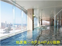 �z�e���̑嗁�ꂩ��̓E�g���ƃI�z�[�c�N�C����]�ł��邻�����B�y�ʐ^�̓z�e����HP���q�؁z