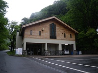 �C���t�H���[�V�����Z���^�[�����錚���B