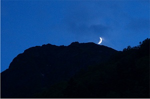 �k�x�ɗ����Ă䂭�O�����B