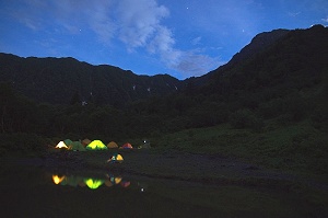 �e���g�̓��肪���ʂɉf�萯�������P���������E�E�E