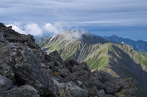 �������A�ԃm�x�A���̌���ɂ͉����x�ȂǓ�A���v�X��3000m�􂪘A�Ȃ�B