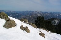 �����ɂ͉_��R��O���R���ʂ�W�]�B